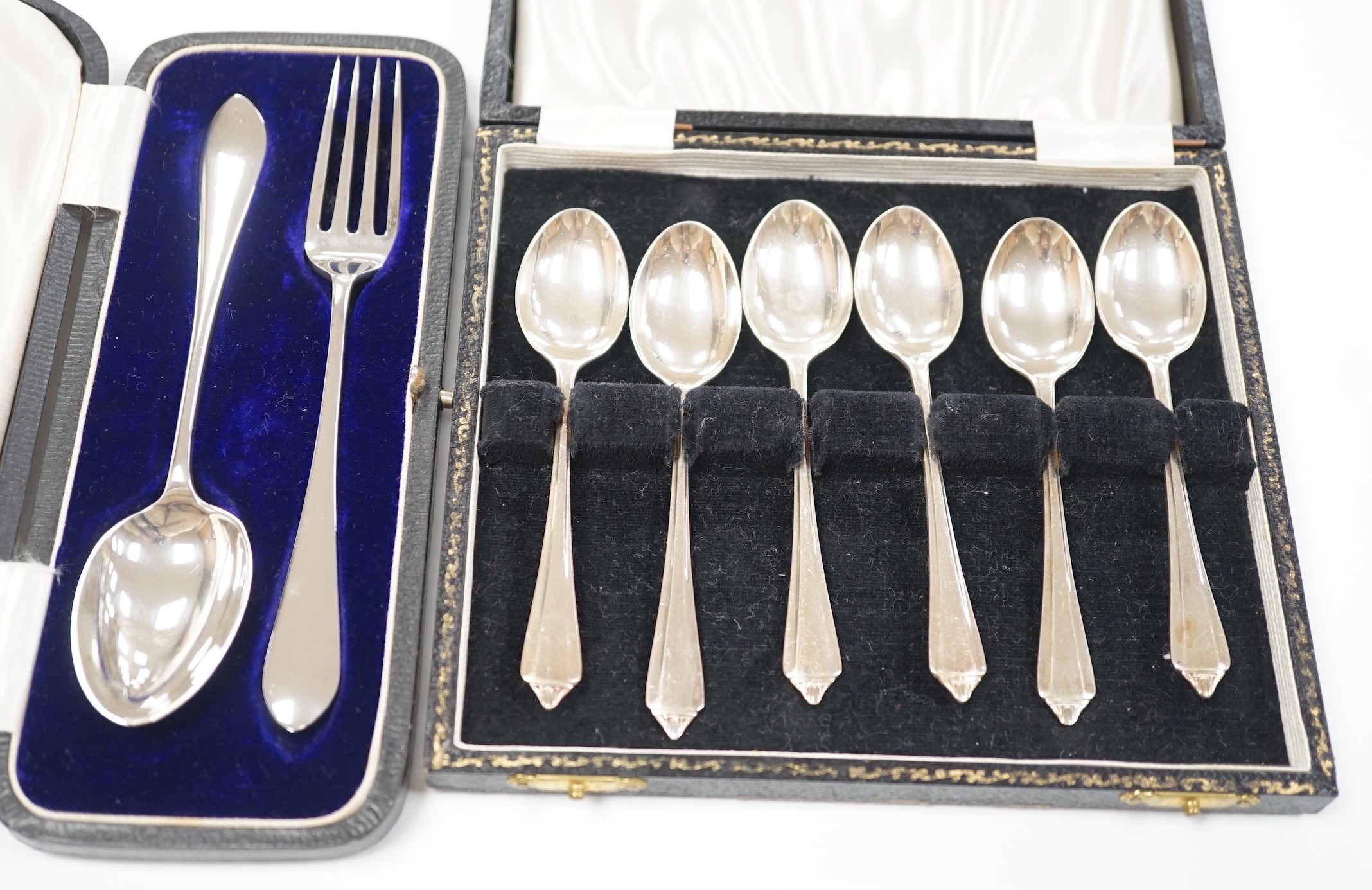 A cased set of six modern silver teaspoons and a cased silver Christening spoon & fork, 4.5oz.